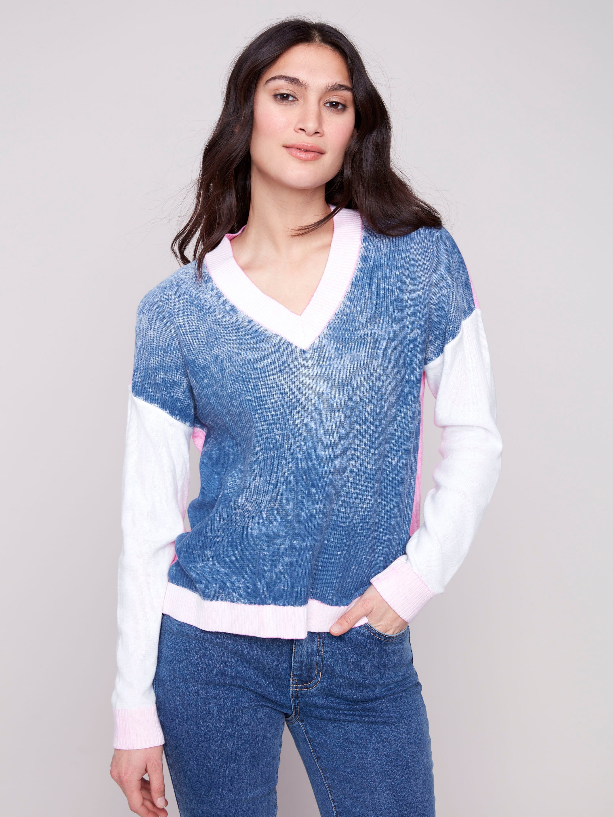 Sweater with a stylish V-neck and denim color by Charlie B.