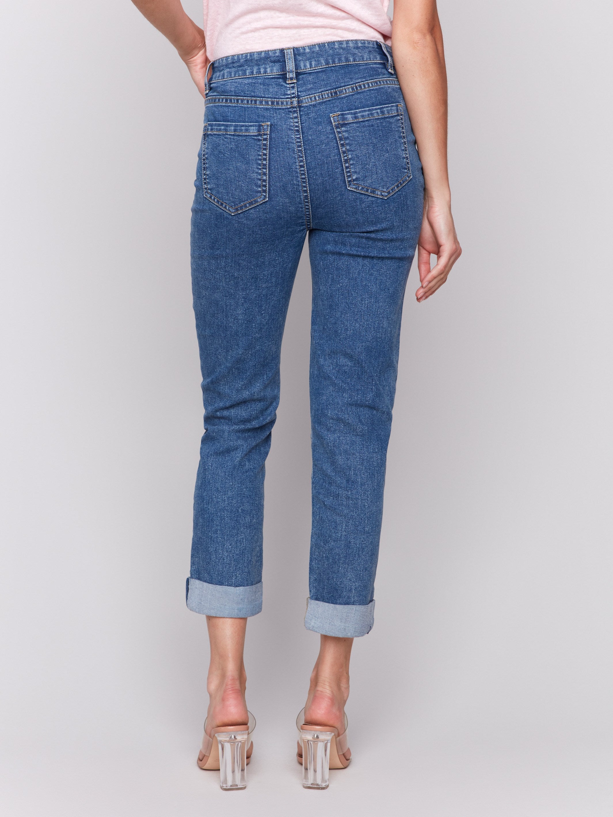 Five-pocket design cropped jeans in medium blue by Charlie B.