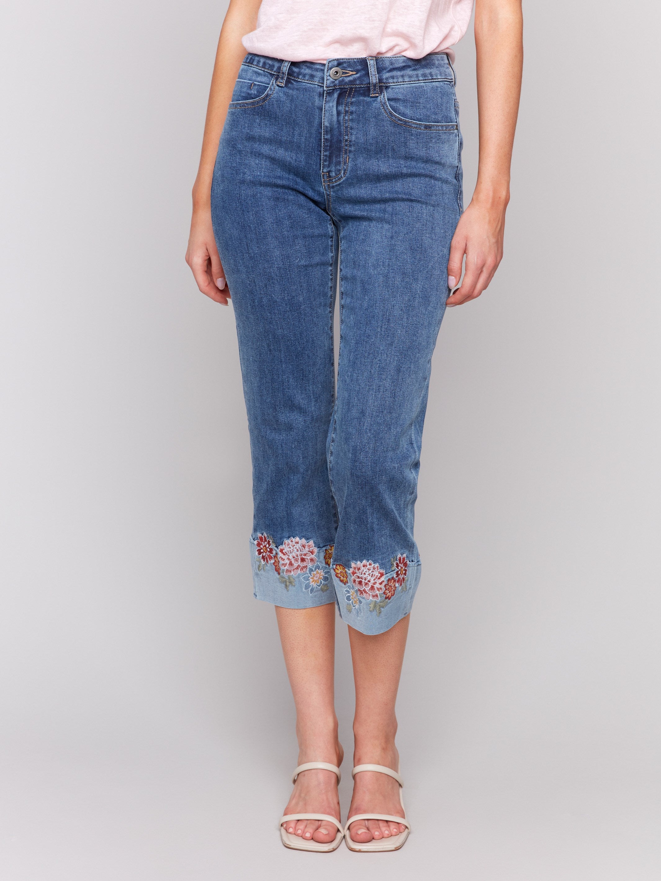 Cropped length jeans in stretch denim material by Charlie B.