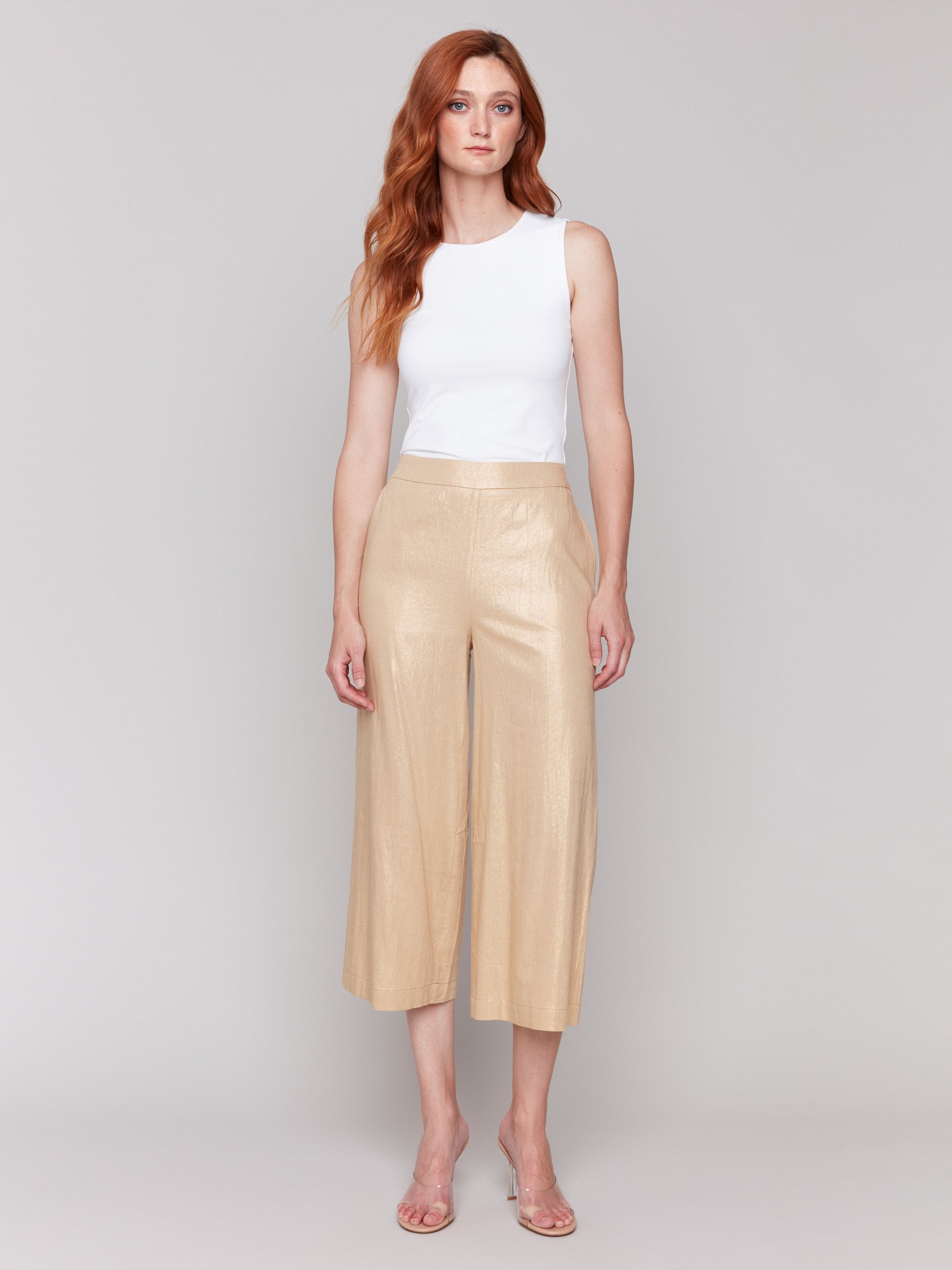 Elegant gold pants in a cropped length, perfect for any occasion by Charlie B.