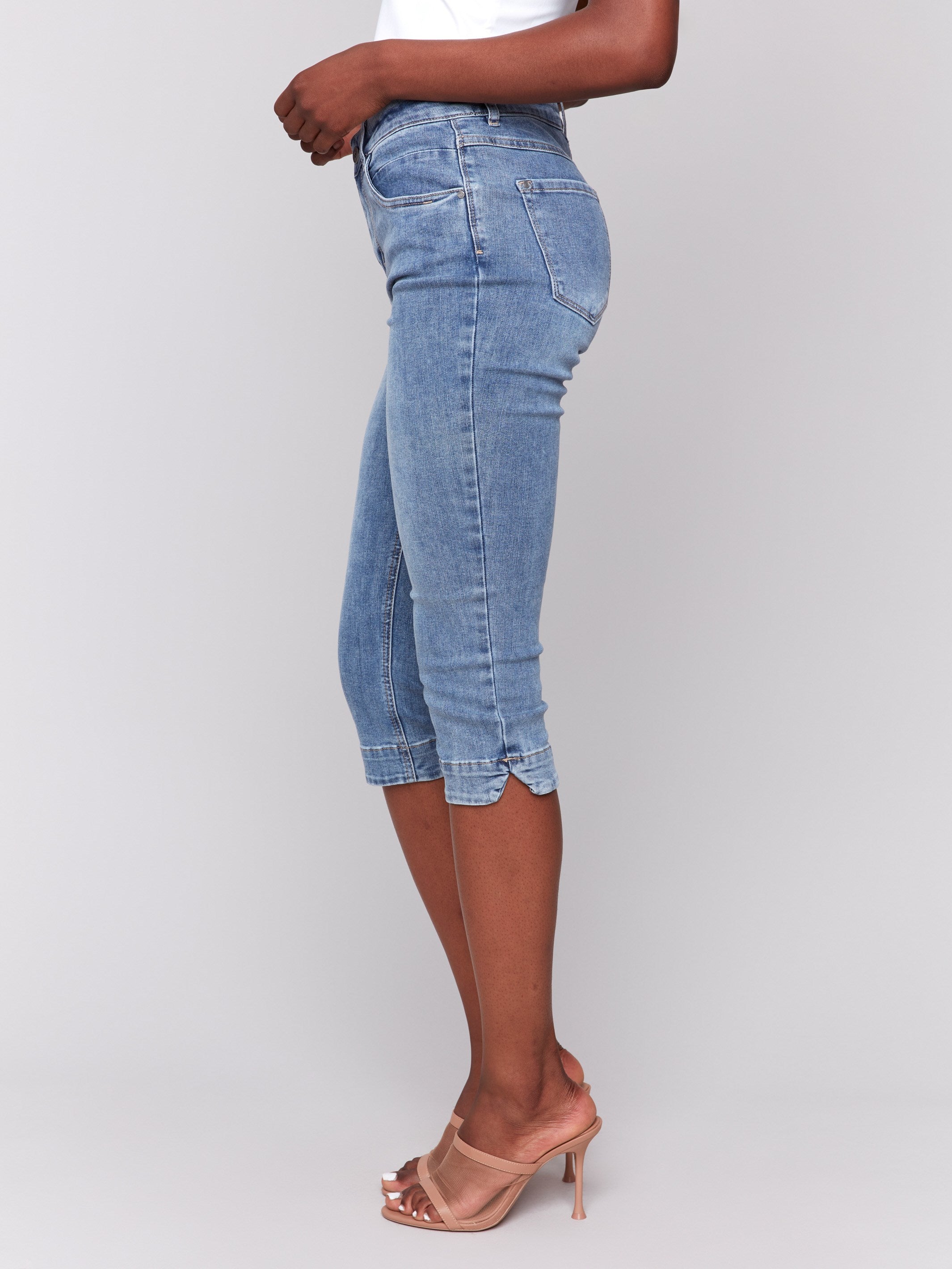 Capri jeans in medium blue with five-pocket style, offering both functionality and fashion by Charlie B.