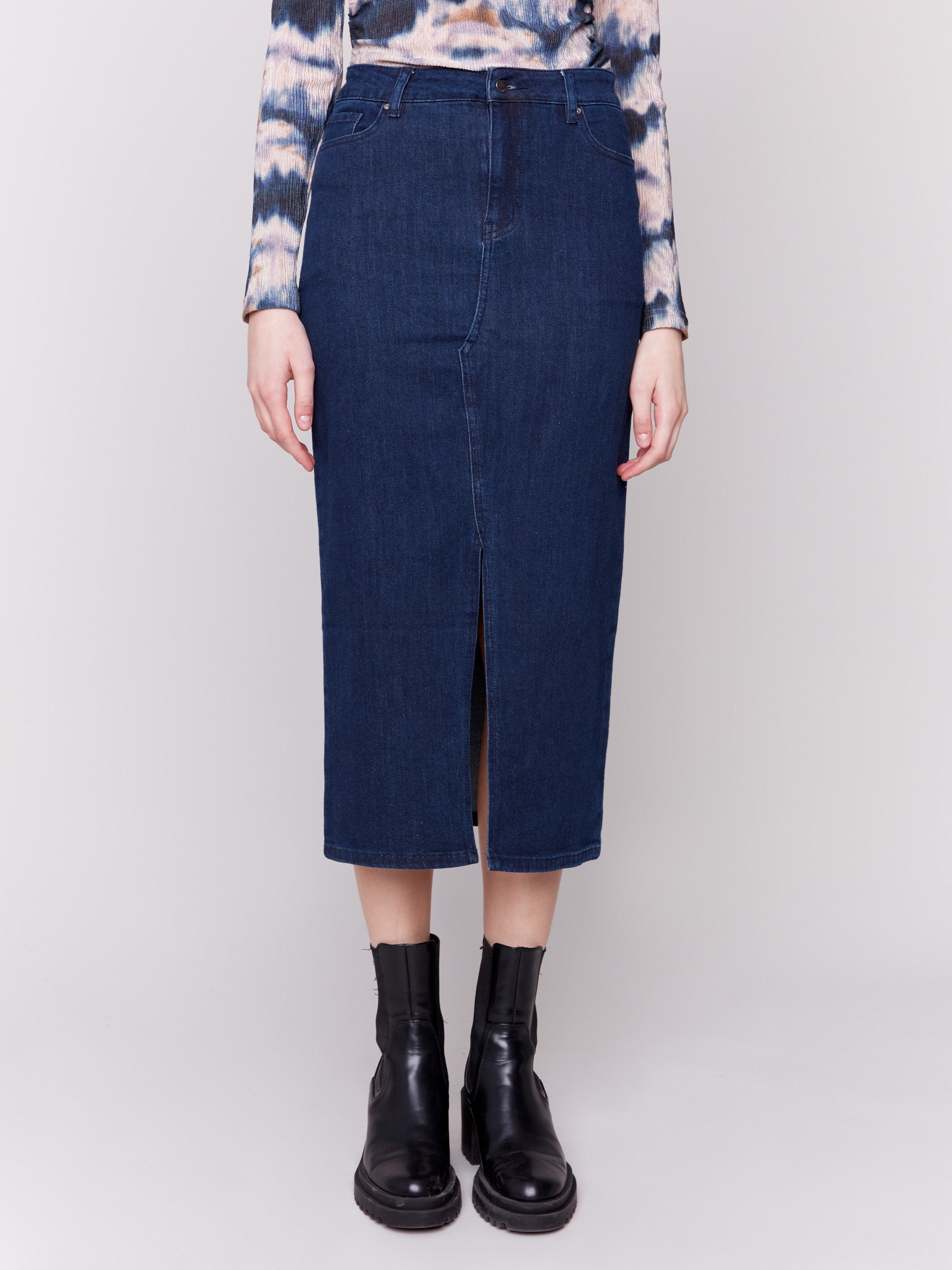 Elegant long denim skirt in dark blue with a front slit, featuring 5 pockets by Charlie B.