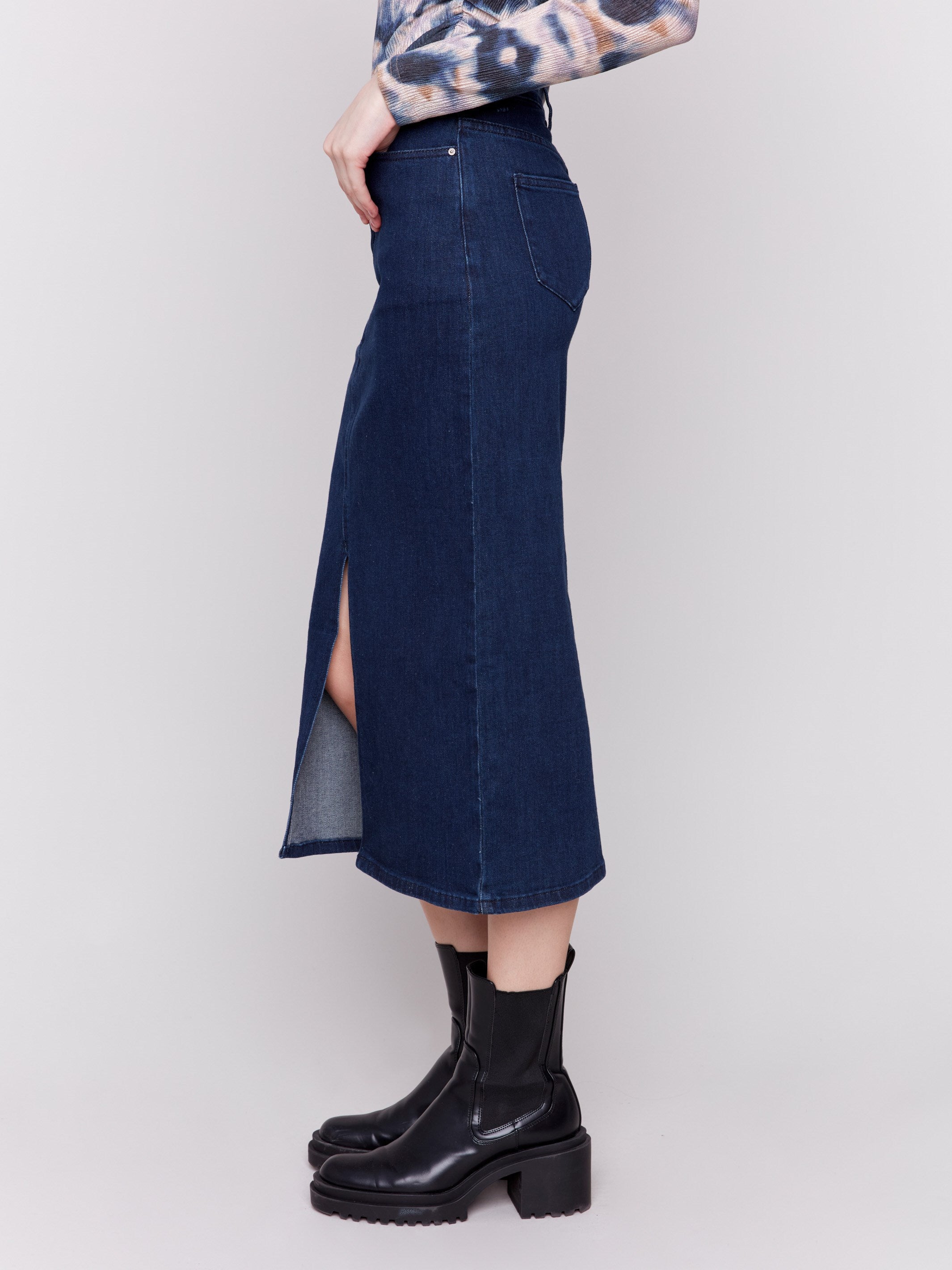 Elegant long denim skirt in dark blue with a front slit, featuring 5 pockets by Charlie B.