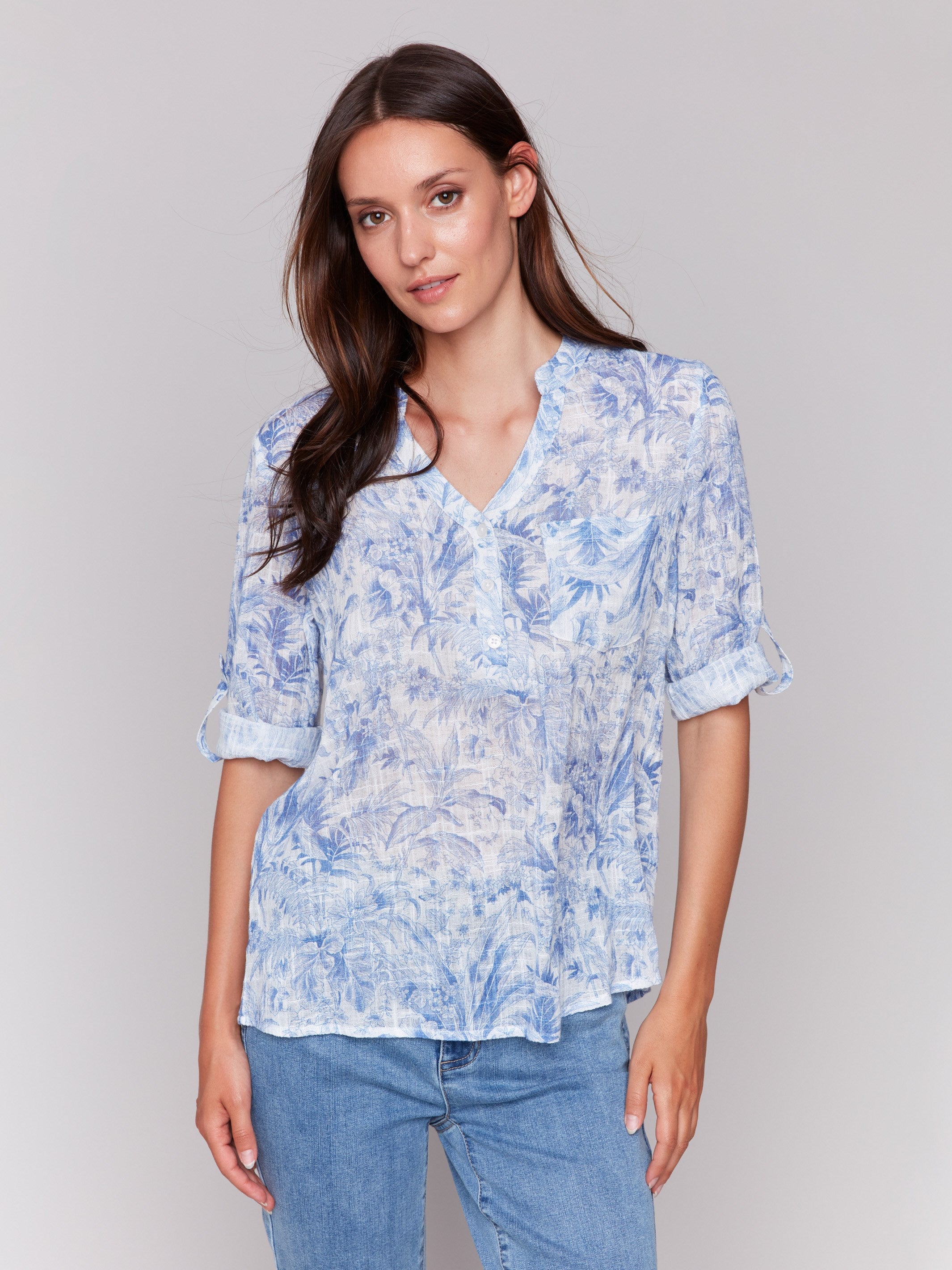 Cotton gauze blouse with Mao collar and abstract pattern by Charlie B.