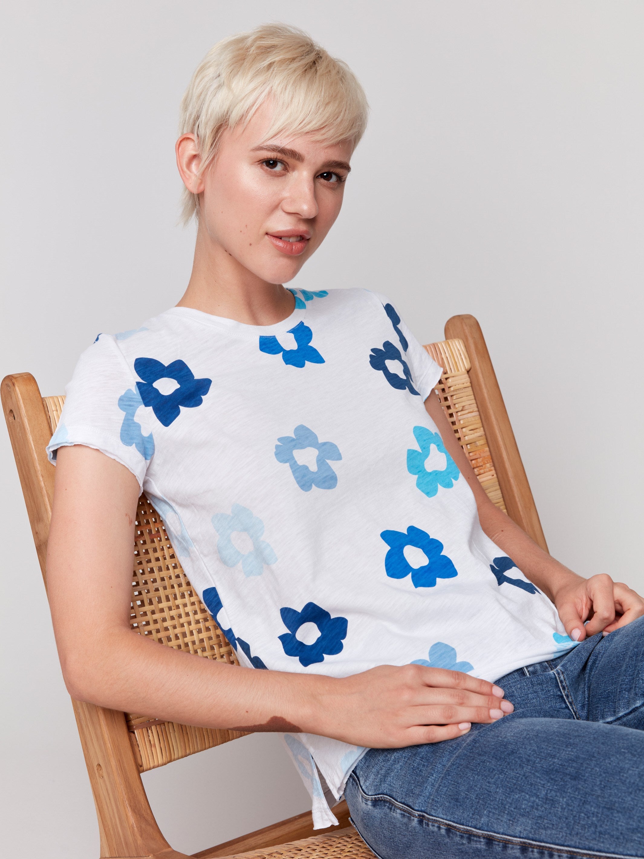 Crew neck t-shirt adorned with blue flowers, made from 100% organic materials by Charlie B.