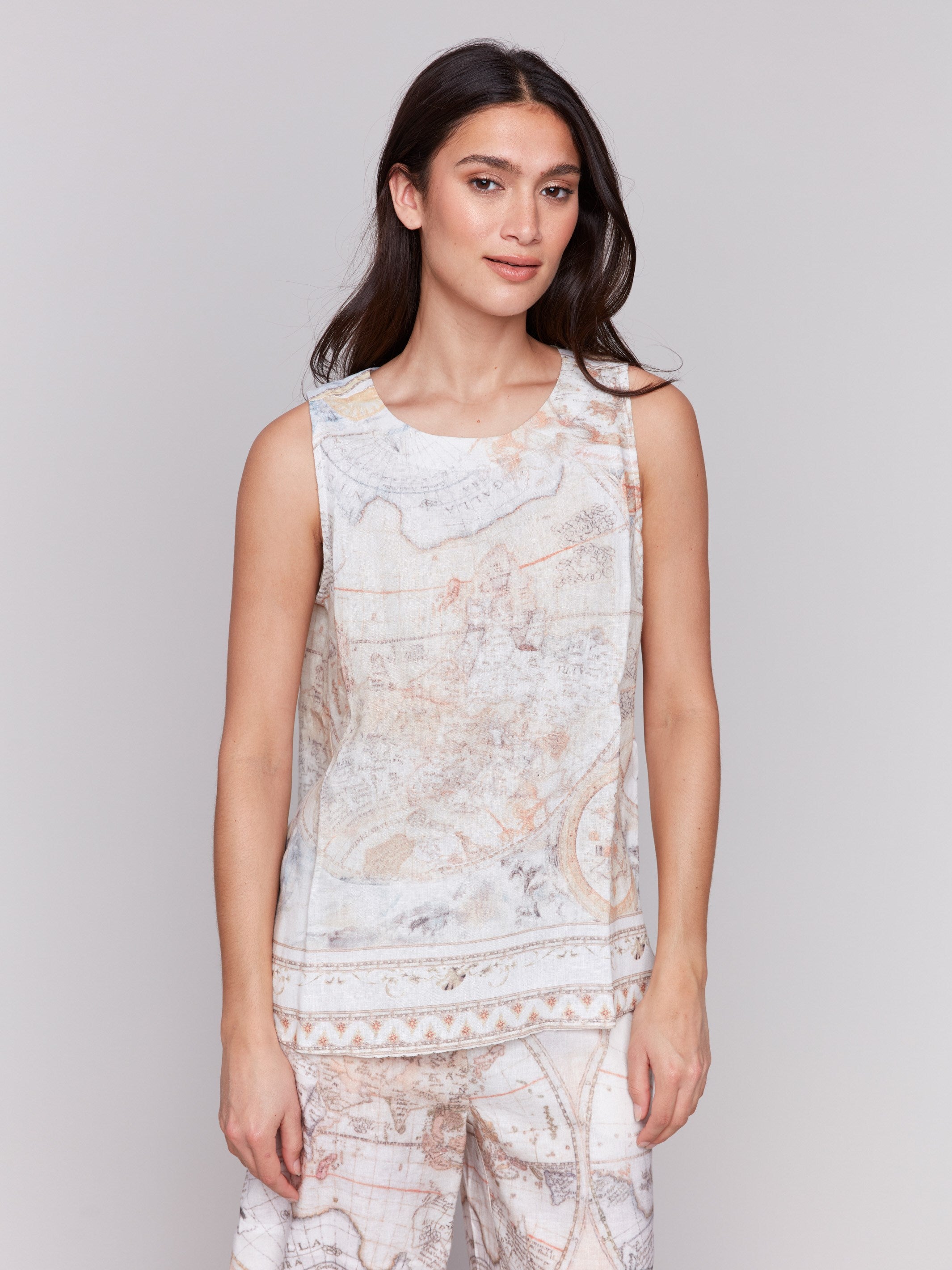 Linen blend top with a round neckline by Charlie B.