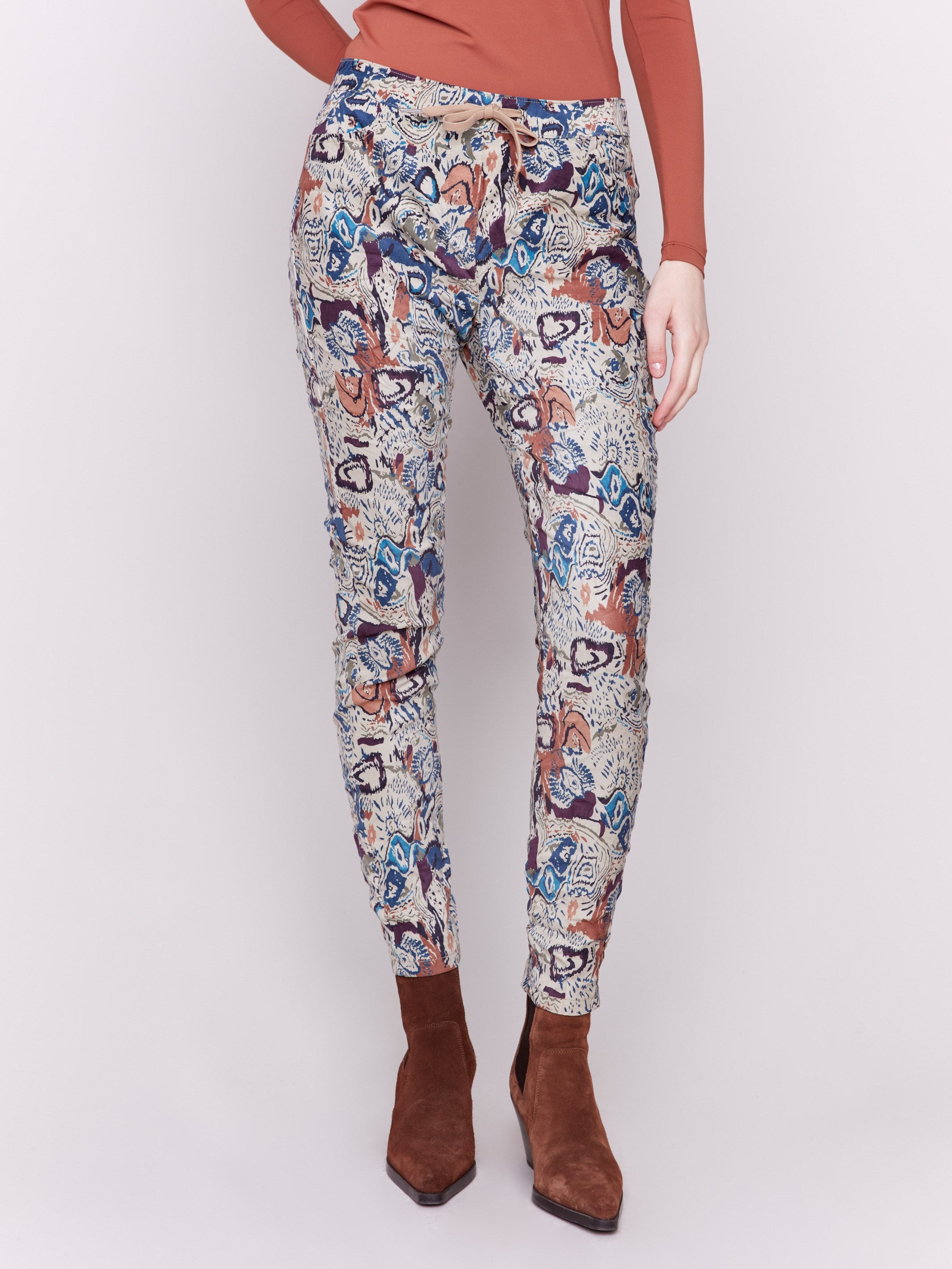 Jogger pants in an abstract print with a crinkled texture and pull-on waist.