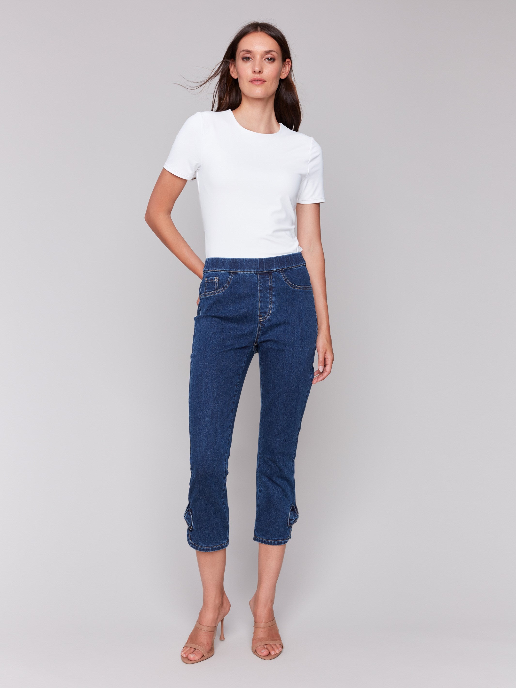 Indigo jeans with cropped length and stretch denim material by Charlie B.