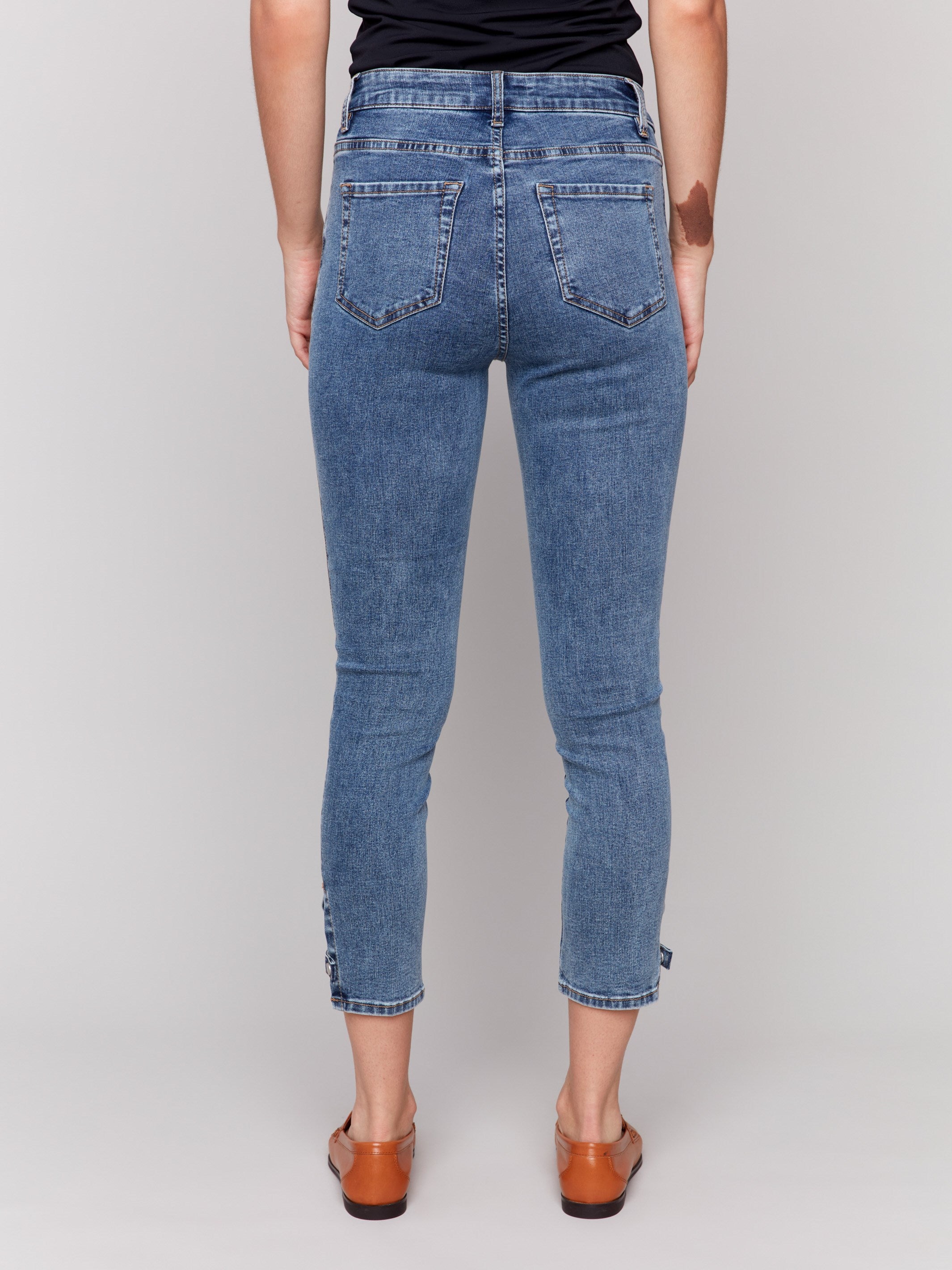 Elegant medium blue jeans offering a regular rise and comfortable fit by Charlie B.