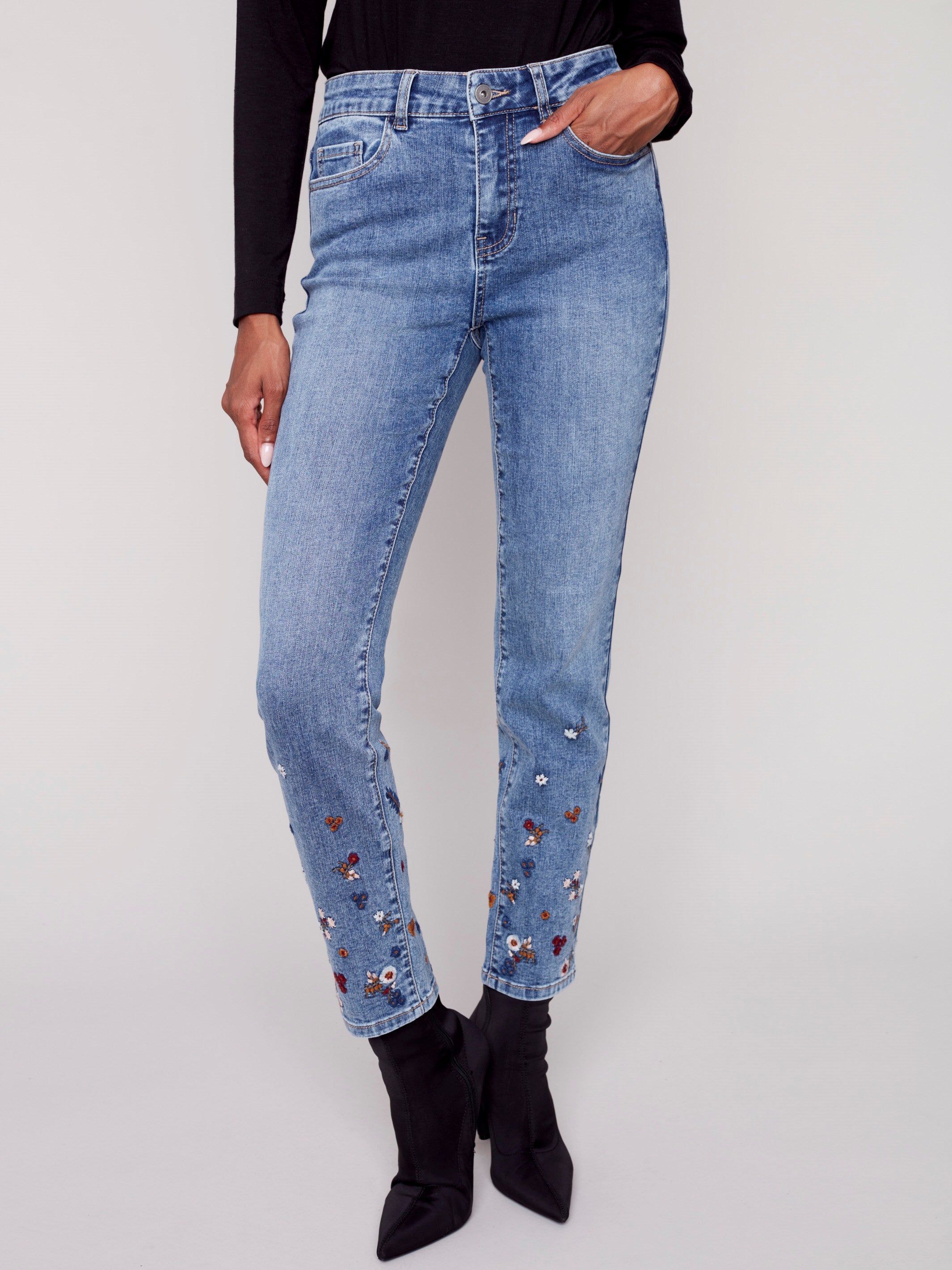 Project Indigo Women Missy, Plus, Embroidered Back Pocket Capri PJM149,  PJP155 (4) Blue at  Women's Jeans store